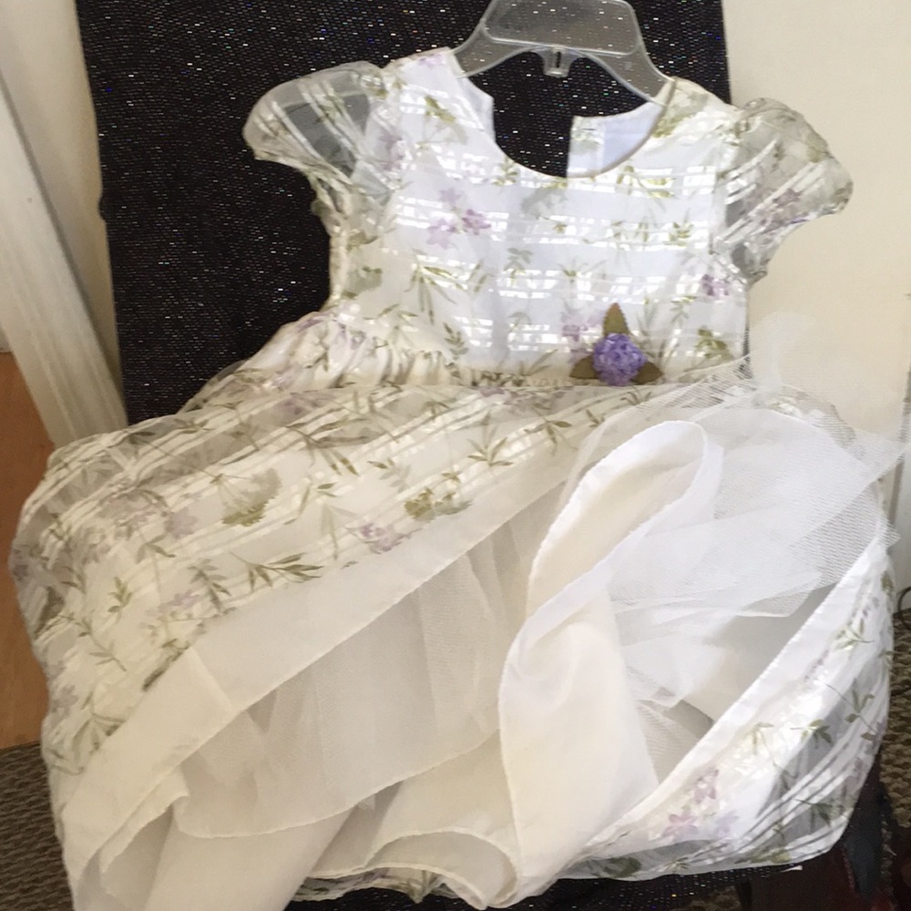 Girls dress.